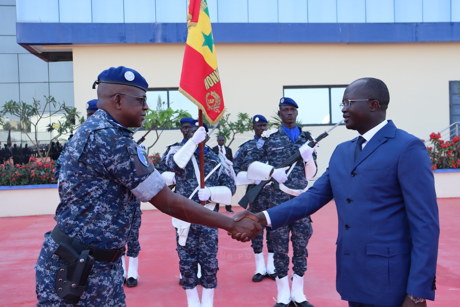 Visite de prise de contact du ministre des forces armées à la Gendarmerie nationale - Image 1
